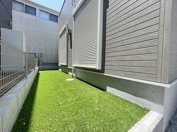 2号棟 南向きで陽当たり良好なお庭スペース。趣味のスペースにするなど、様々な用途でご活用いただけます。