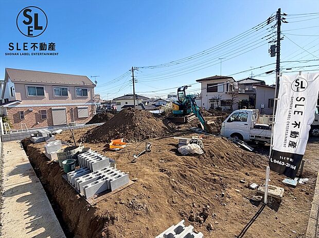 南東角地の新規分譲地となっております。陽当り・通風が良好で心地よい開放感を感じることのできる物件です　2026/02/21時点