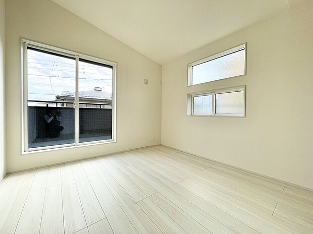 1号棟 勾配天井付きの設計の為、広くご利用いただけます