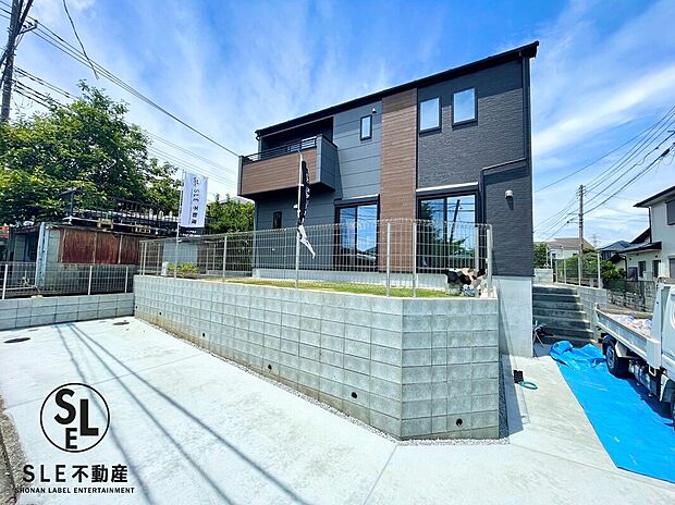 【駐車3台可能×広々とした南庭付き】
駅から徒歩15分圏内でこの広々とした敷地をぜひご体感ください。まずはお気軽にお問い合わせをお待ちしております♪