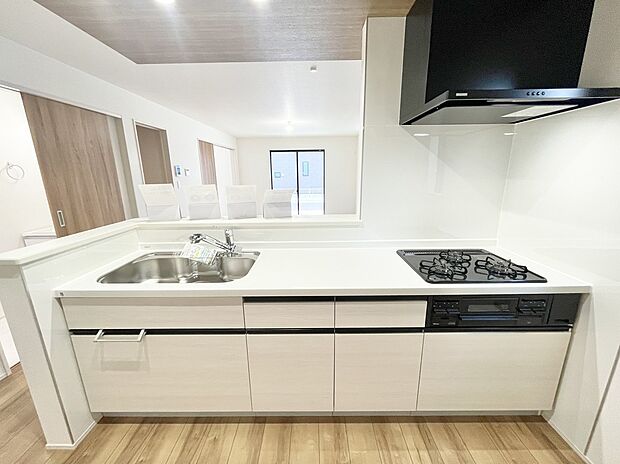 【キッチン】ウッド調でおしゃれなシステムキッチン◎