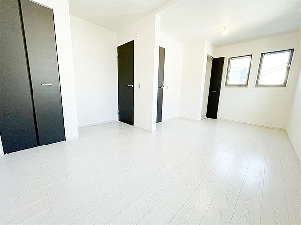 【1号棟　リビング以外の居室】全居室2面採光のとれた明るい間取りです。