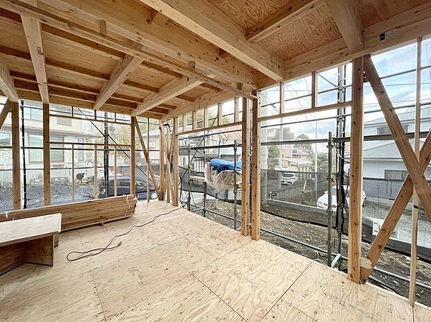 【内観】シンプルでありながら、上質な暮らしを演出するリビング空間。