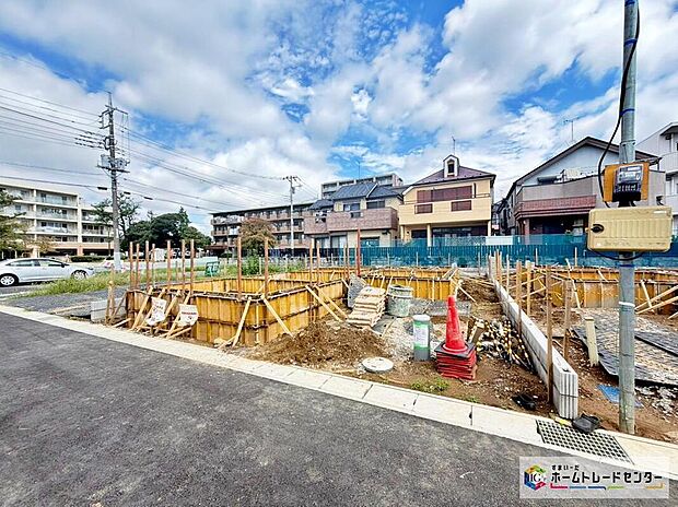 【3号棟】
休日にご家族揃ってご見学はいかがでしょうか♪実際の現地を見てみると図面などではわからない、新たな発見もありますのでまずはお気軽にお問い合わせください♪