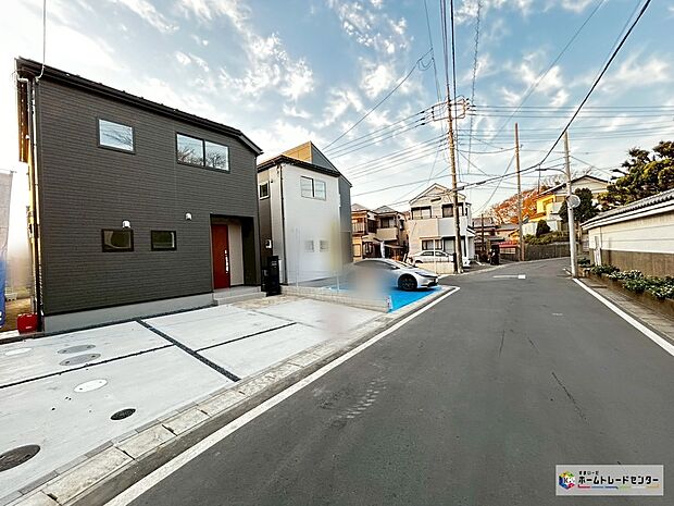 【現地外観写真】≪3号棟≫一戸建ての大きなメリットは、「自分の土地」を自由に使えること。好きなペットが飼えるほか、ガーデニングやDIY、車やバイクの手入れなど様々な趣味を楽しめます♪