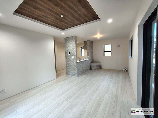 【リビング】≪1号棟≫贅沢なほどの大空間LDKは家族で過ごす時間が楽しみになりそうです♪