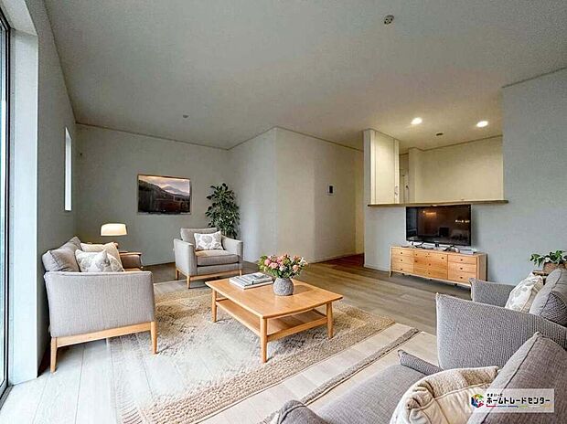 【リビング】≪Living room≫1号棟
日当たりもよく、広々としたリビング。ゆったりとした家族のお時間を♪※こちらはCGで画像を生成したイメージ画像になります。家具などは付いておりません。