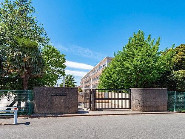 松戸市立栗ケ沢中学校（約750m）