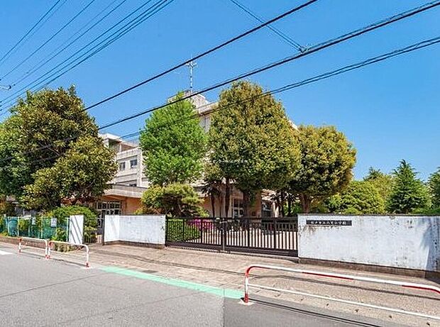 松戸市立六実小学校（約350m）