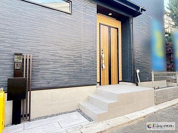 【現地外観写真】一戸建ての大きなメリットは、「自分の土地」を自由に使えること。好きなペットとの暮らし、ガーデニングやDIY、車やバイクの手入れなど様々な趣味を楽しめます♪