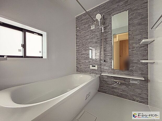 【2号棟浴室】嬉しい浴室換気乾燥機付きです！雨の日や外出時に洗濯物を干せて便利！寒い季節はあらかじめ浴室内を暖めて快適に入浴できますね！