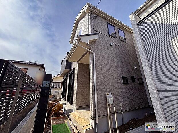 【現地外観写真】【A号棟外観】休日にご家族揃ってご見学はいかがでしょうか♪実際の現地を見てみると図面などではわからない、新たな発見もありますのでまずはお気軽にお問い合わせください♪