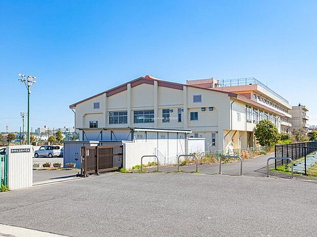 市川市立東国分中学校（約210m）