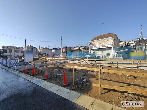 【現地外観写真】一戸建ての大きなメリットは、「自分の土地」を自由に使えること。好きなペットが飼えるほか、ガーデニングやＤＩＹ、車やバイクの手入れなど様々な趣味を楽しめます♪