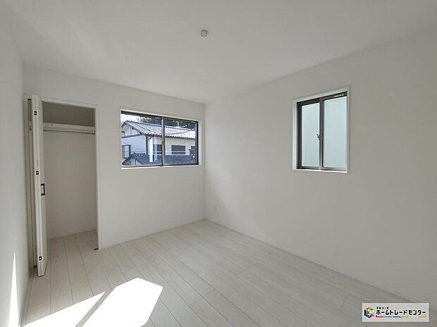 【リビング以外の居室】全居室に収納を完備しておりますので、居室の全空間を有効活用出来ます。自分好みのお部屋で、ゆったりお寛ぎ頂けます。