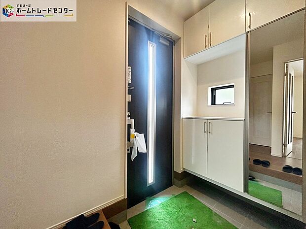 【【A号棟】玄関】家の第一印象は玄関で決まるくらい重要な場所。玄関は家の顔といわれますが我が家のセンスをさりげなく感じさせる魅力ある玄関造りも楽しみの一つ。
