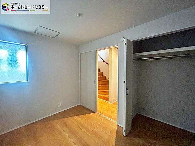 【リビング以外の居室】全居室に収納を完備しておりますので、いつでもお部屋をすっきりとお使い頂けそうです。自分好みのインテリアやレイアウトを考えるのも楽しみですね。