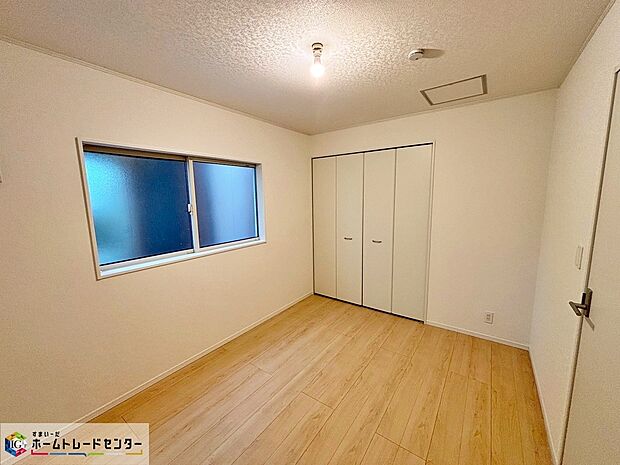 【【1号棟】リビング以外の居室】全居室に収納を完備しておりますので、居室の全空間を有効活用出来ます。自分好みのお部屋で、ゆったりお寛ぎ頂けます♪