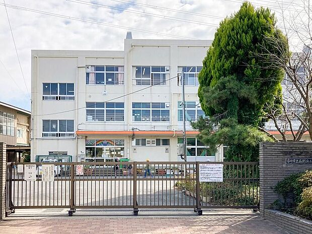 市川市立南新浜小学校（約850m）