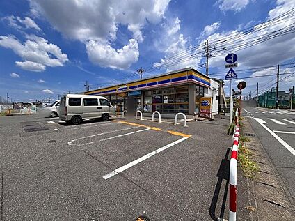 ミニストップ日本大学松戸歯学部売店 888m (徒歩12分・自転車で4分)