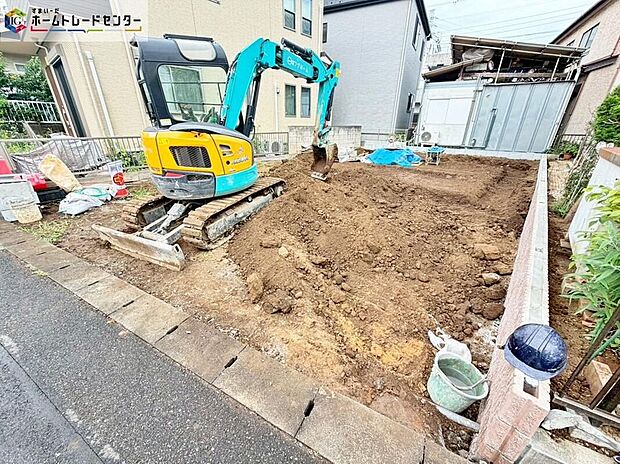 【現地外観写真】一戸建ての大きなメリットは、「自分の土地」を自由に使えること。好きなペットが飼えるほか、ガーデニングやDIY、車やバイクの手入れなど様々な趣味を楽しめます♪