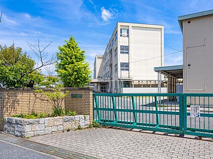 市川市立行徳小学校 760m(徒歩10分)