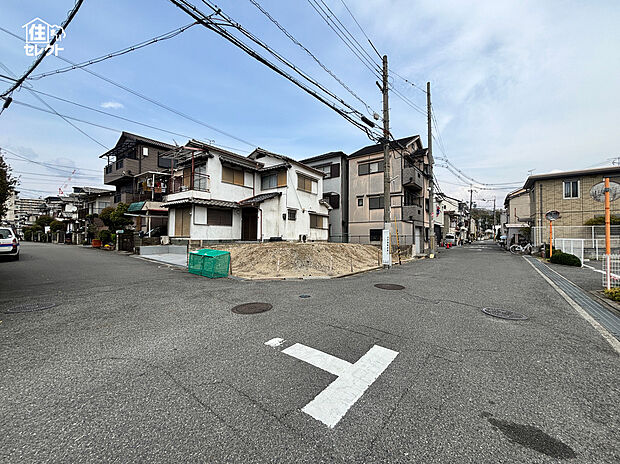 大通りから離れた静かな住宅街。車通りも少ない安心なエリアです。