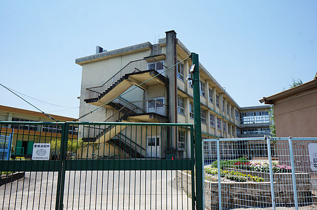 枚方市立 春日小学校