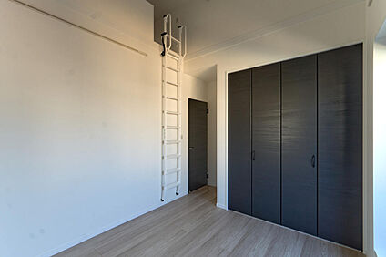 ロフト付き洋室