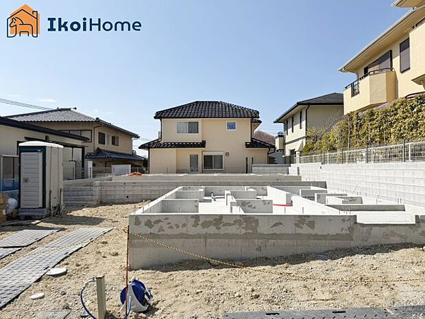 ●年中無休：当日予約可●お車は縦列で2台駐車可能です！前面道路は交通量少なめで入出庫楽々安心です。