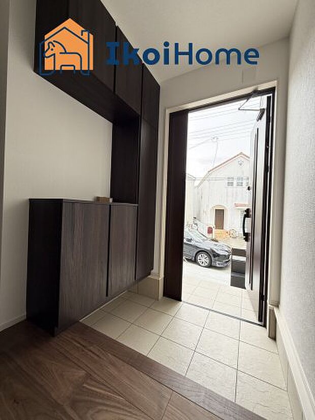 【シューズインクローゼット】収納できる場所が多く家族が多い方、靴を集めることが好きな方、いろいろな方が便利に使うことができます。