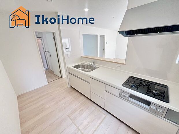 【キッチン】【ホームページに現地動画掲載中】●年中無休:当日予約可●三口コンロには火口にSIセンサーを搭載!