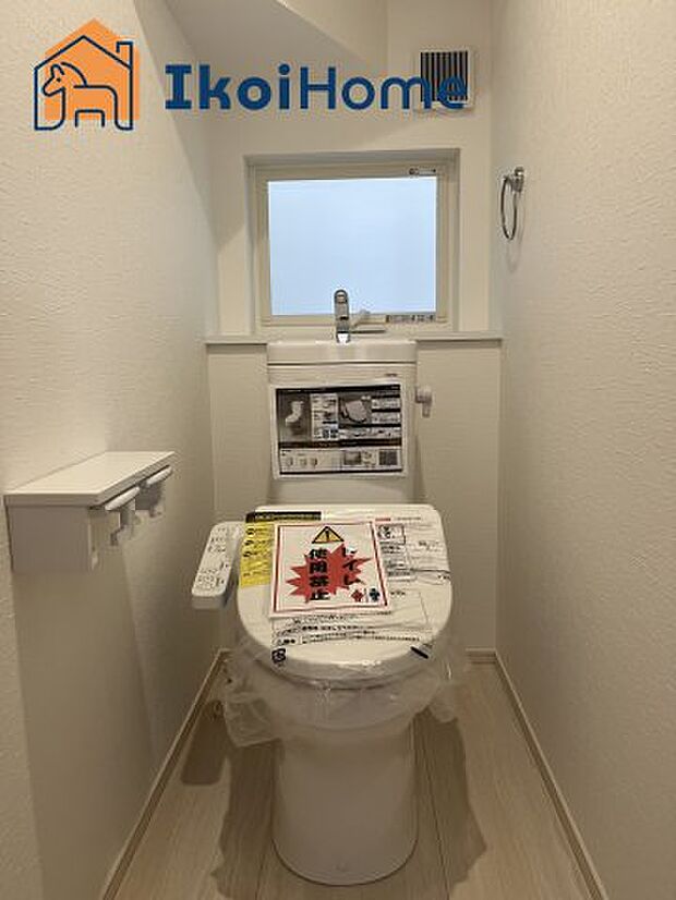 【トイレ】施工例:トイレには温水洗浄便座機能付きで、冬も便座が冷たくないので腰冷えを避けられます。