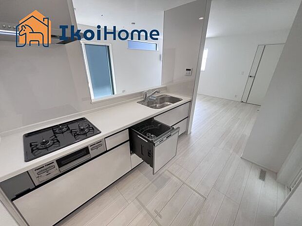 【キッチン】【ホームページに現地動画掲載中】●年中無休:当日予約可●人気の対面式のキッチンで明るく使いやすです!