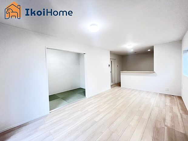 【居間・リビング】【ホームページに現地動画掲載中】●年中無休:当日予約可●和室部分を合わせると約19.7帖の広々空間!