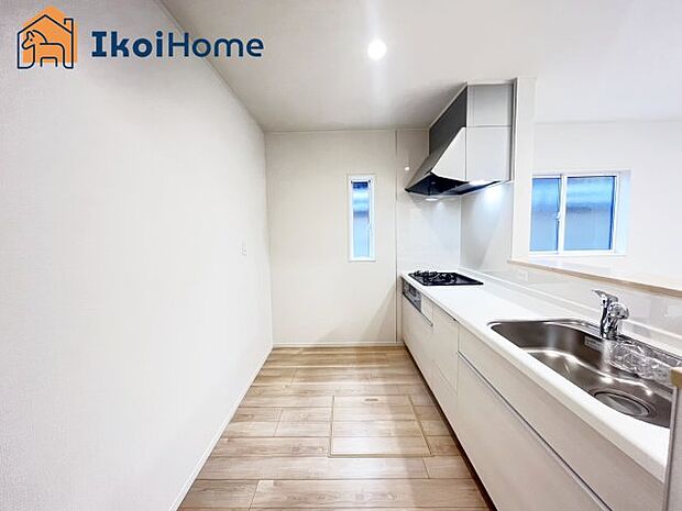 【キッチン】【ホームページに現地動画掲載中】●年中無休:当日予約可●便利な床下収納庫完備のキッチン!