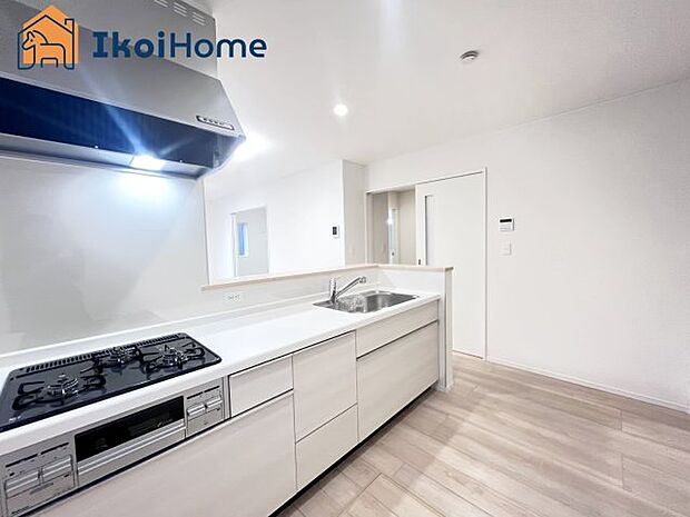 【コンロ】ガスコンロは高火力での調理も可能で、調理器具を選ばなくてもいいので便利です。