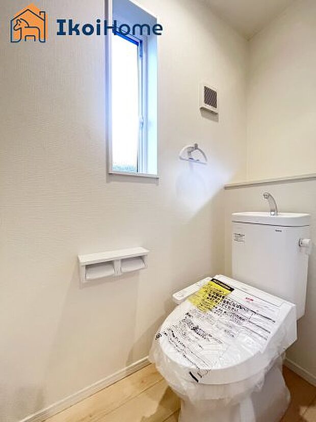 【トイレ】トイレには温水洗浄便座機能付きで、冬も便座が冷たくないので腰冷えを避けられます。