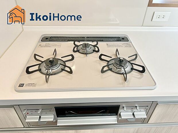 【キッチン】【ホームページに現地動画掲載中】●年中無休:当日予約可●三口コンロには火口にSIセンサーを搭載!