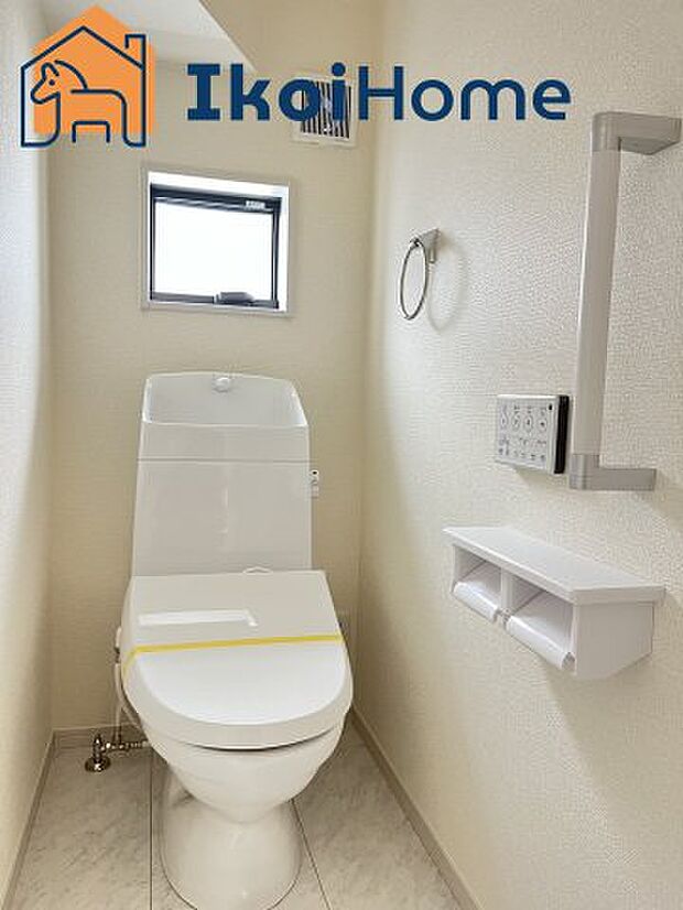 【トイレ】●施工例●トイレには温水洗浄便座機能付きで、冬も便座が冷たくないので腰冷えを避けられます。