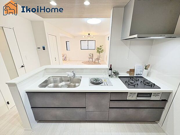 【キッチン】【ホームページに現地動画掲載中】●年中無休:当日予約可●人気の対面式のキッチンで明るく使いやすです!