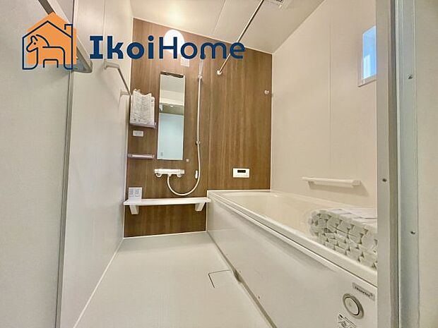 【お風呂】施工事例：一般的な畳2枚分の浴室の広さになっています。お子様と一緒に入っても狭くありません。