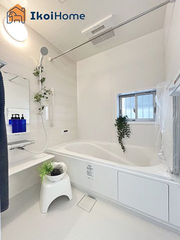 【お風呂】◆施工事例◆一般的な畳2枚分の浴室の広さになっています。お子様と一緒に入っても狭くありません。