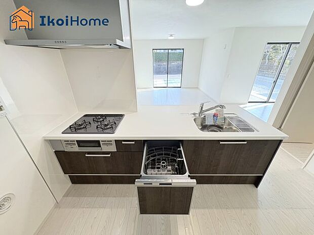 【キッチン】◆同社施工例◆キッチン同色カップボードご依頼を受けることが多いです。地震に強くスッキリとおしゃれです