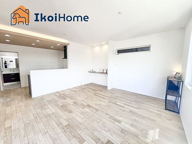 【居間・リビング】【ホームページに現地動画掲載中】●年中無休：当日予約可●LDK16帖になります。3面採光で明るいです