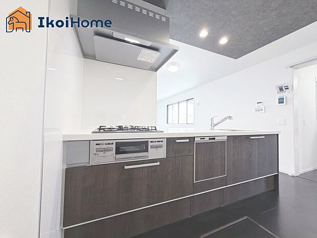 【コンロ】ガスコンロは高火力での調理も可能で、調理器具を選ばなくてもいいので便利です。