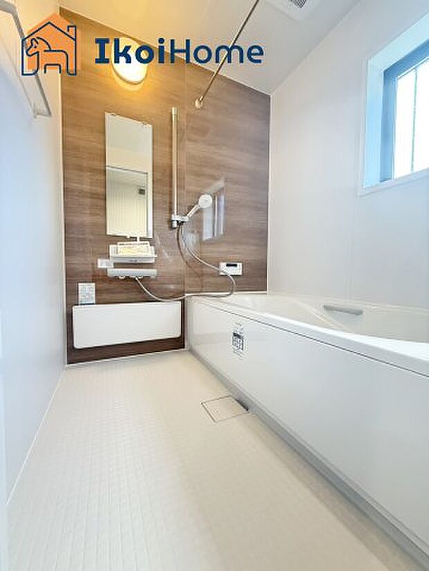 【お風呂】●施工事例●一般的な畳2枚分の浴室の広さになっています。お子様と一緒に入っても狭くありません。