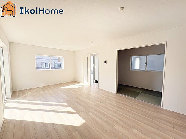 【居間・リビング】【ホームページに現地動画掲載中】●年中無休：当日予約可●リビングは長方形で家具を配置しやすい間取り！