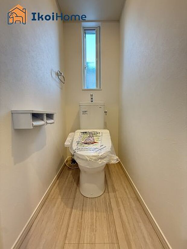 【トイレ】トイレには温水洗浄便座機能付きで、冬も便座が冷たくないので腰冷えを避けられます。