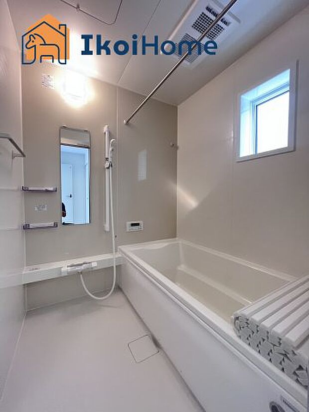 【お風呂】●施工事例●一般的な畳2枚分の浴室の広さになっています。お子様と一緒に入っても狭くありません。